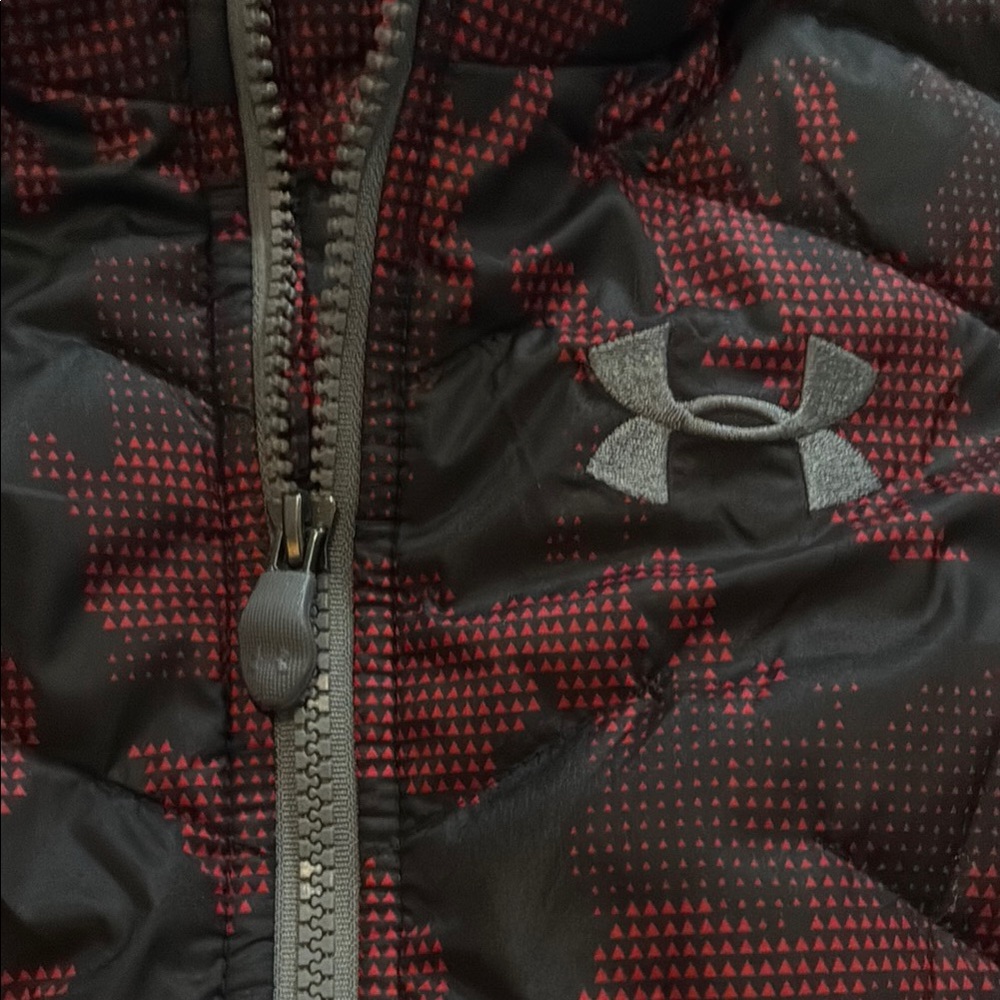 Under Armour Red and Black Camo Jacket NWT YXS - Picture 3 of 6